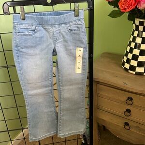 Girls jeans 
Size 5
Light Wash